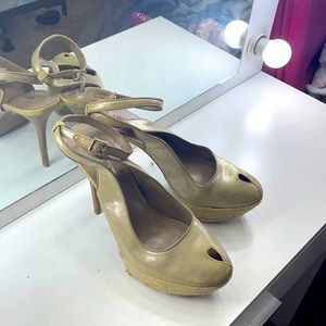 JENNIFER LOPEZ- Stiletto Heel